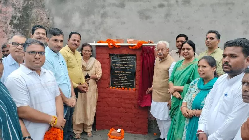 Yamunanagar के मेयर और विधायक ने 1.37 करोड़ रुपये की विकास परियोजनाओं का शिलान्यास किया Yamunanagar के मेयर और विधायक ने 1.37 करोड़ रुपये की विकास परियोजनाओं का शिलान्यास किया