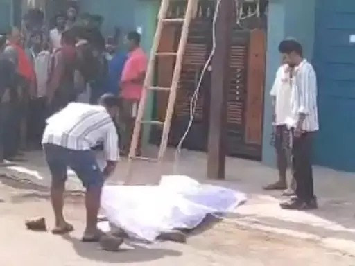 बिजली तार बदलने के दौरान लाइनमैन की मौत, जोरदार लगा करंट बिजली तार बदलने के दौरान लाइनमैन की मौत, जोरदार लगा करंट