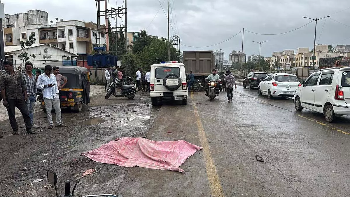 भारी वाहनों पर प्रतिबंध के बीच पुणे के देहू रोड इलाके में डम्पर दुर्घटना में दोपहिया सवार की मौत भारी वाहनों पर प्रतिबंध के बीच पुणे के देहू रोड इलाके में डम्पर दुर्घटना में दोपहिया सवार की मौत