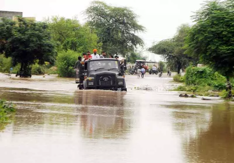 Punjab बाढ़, माझा अब भी खतरे के निशान पर, दोआबा इलाकों में पानी घटा Punjab बाढ़, माझा अब भी खतरे के निशान पर, दोआबा इलाकों में पानी घटा