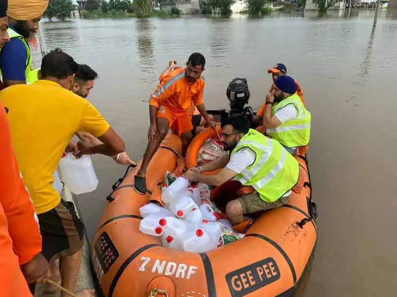 Punjab: रवि बैंक से 10 किमी आगे तक फैला Punjab: रवि बैंक से 10 किमी आगे तक फैला