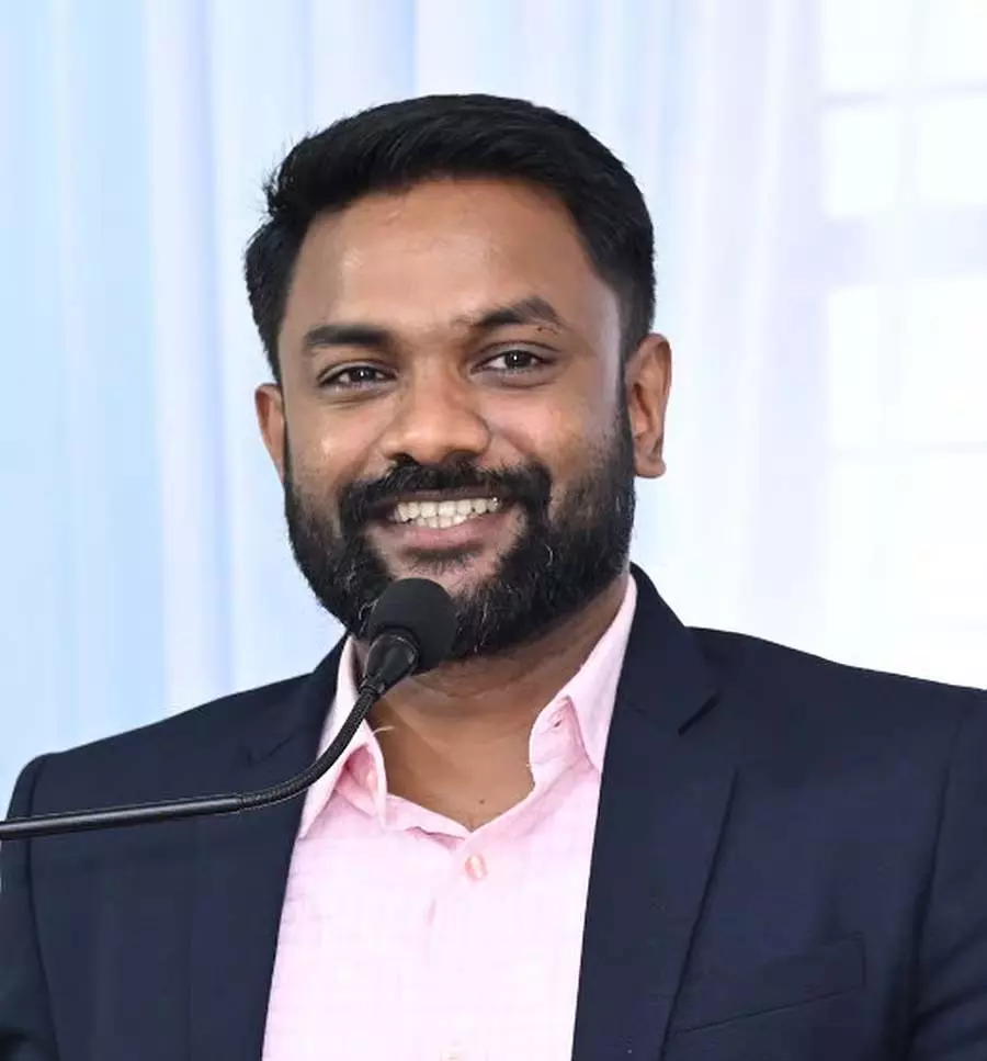 आदर्श केंद्र बनाने का लक्ष्य: ग्राम पंचायत सीईओ डॉ. दिलीश शशि का वादा आदर्श केंद्र बनाने का लक्ष्य: ग्राम पंचायत सीईओ डॉ. दिलीश शशि का वादा