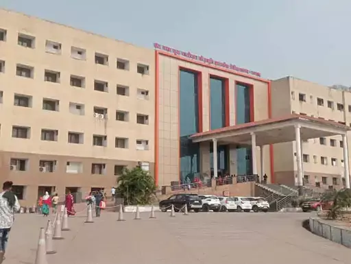 हॉस्पिटल में गुटखा ले जाने पर मारपीट, सुरक्षागार्डों पर आरोप हॉस्पिटल में गुटखा ले जाने पर मारपीट, सुरक्षागार्डों पर आरोप