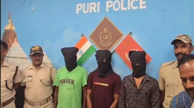 Puri: छापेमारी में तीन गिरफ्तार, 16 लाख रुपये की ब्राउन शुगर जब्त Puri: छापेमारी में तीन गिरफ्तार, 16 लाख रुपये की ब्राउन शुगर जब्त