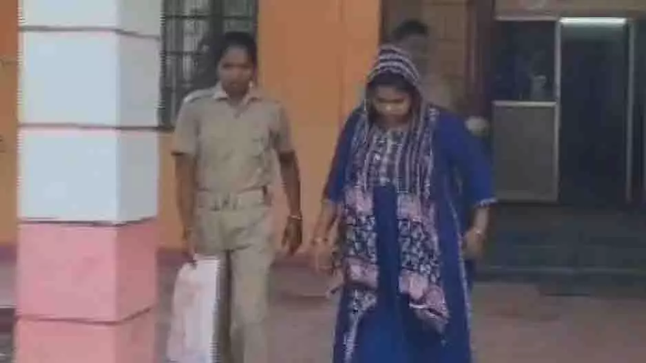 Odisha: पोस्टमास्टर ने जमाकर्ताओं के खातों से लाखों रुपये उड़ाए Odisha: पोस्टमास्टर ने जमाकर्ताओं के खातों से लाखों रुपये उड़ाए