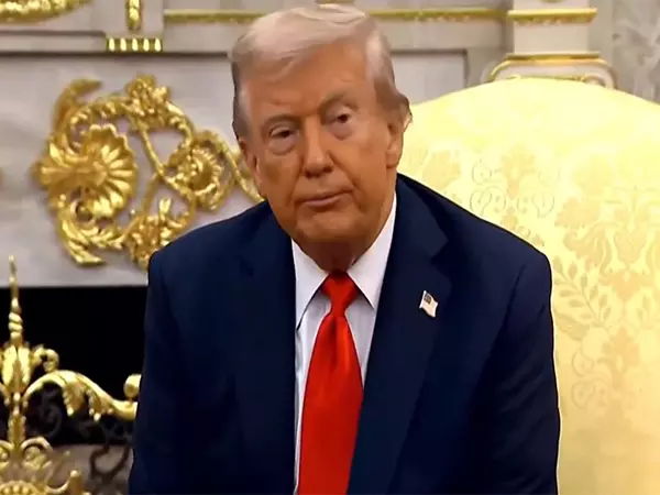 Trump ने स्वास्थ्य संबंधी अफवाहों को खारिज किया, वर्जीनिया के गोल्फ कोर्स का दौरा किया Trump ने स्वास्थ्य संबंधी अफवाहों को खारिज किया, वर्जीनिया के गोल्फ कोर्स का दौरा किया