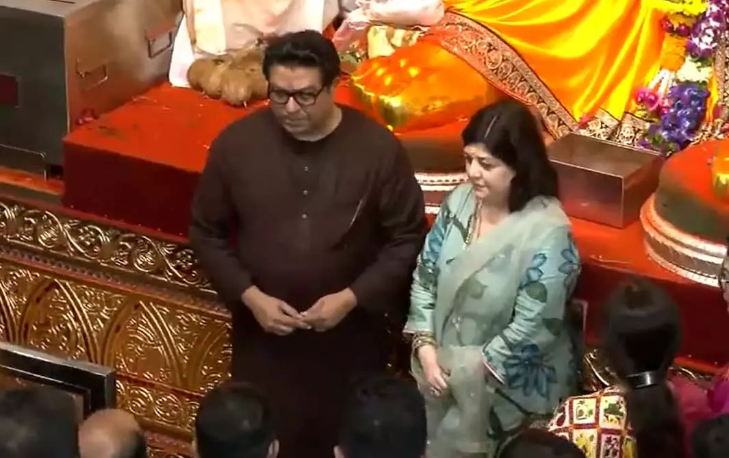 Mumbai : राज ठाकरे ने लालबागचा राजा के दर्शन कर आशीर्वाद लिया Mumbai : राज ठाकरे ने लालबागचा राजा के दर्शन कर आशीर्वाद लिया