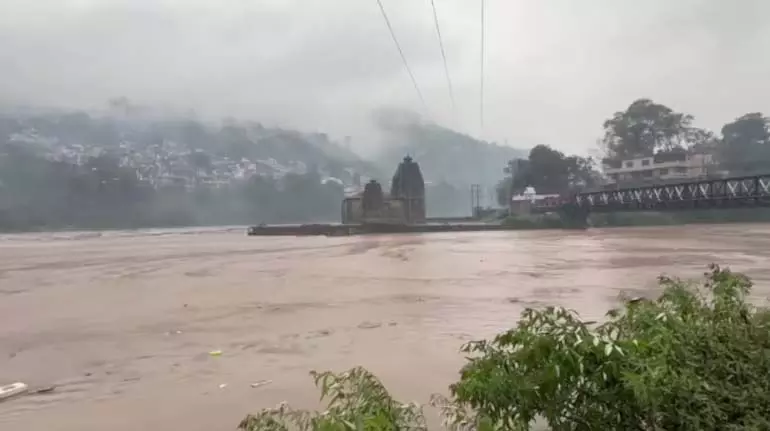 Punjab बाढ़: ब्यास नदी में और उफान के चलते कपूरथला प्रशासन ने अलर्ट जारी किया Punjab बाढ़: ब्यास नदी में और उफान के चलते कपूरथला प्रशासन ने अलर्ट जारी किया