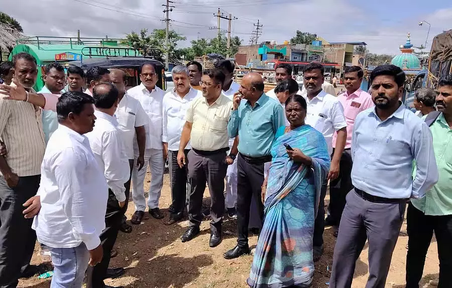 Dharampura : परिवहन बस स्टैंड के लिए स्थल निरीक्षण Dharampura : परिवहन बस स्टैंड के लिए स्थल निरीक्षण
