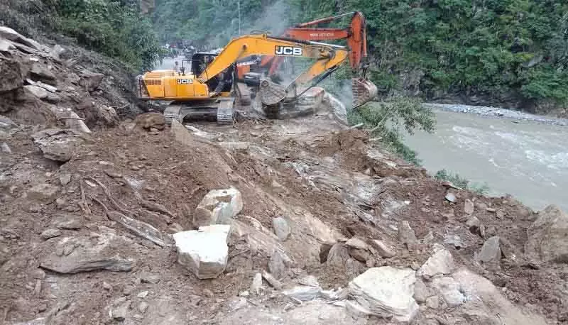 Kiratpur-Manali राजमार्ग हल्के वाहनों के लिए फिर से खोला गया Kiratpur-Manali राजमार्ग हल्के वाहनों के लिए फिर से खोला गया