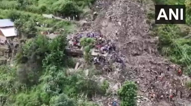 J&K बादल फटने की घटना: हवाई फुटेज में रामबन में तबाही दिखाई गई J&K बादल फटने की घटना: हवाई फुटेज में रामबन में तबाही दिखाई गई