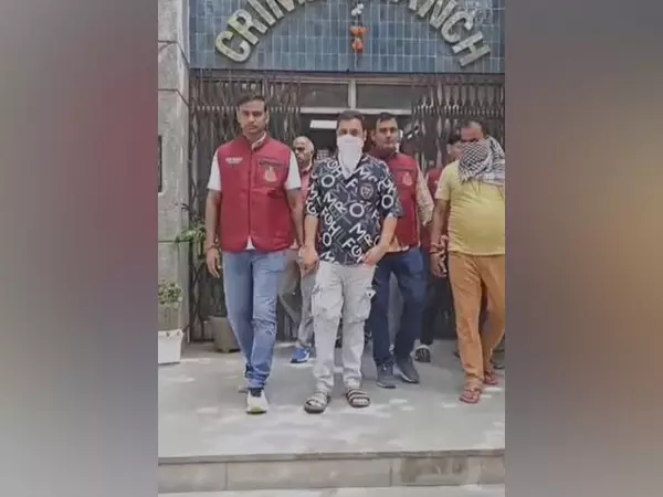 Delhi पुलिस ने मच्छर भगाने वाली नकली दवा बनाने वाली फैक्ट्री का किया भंडाफोड़ Delhi पुलिस ने मच्छर भगाने वाली नकली दवा बनाने वाली फैक्ट्री का किया भंडाफोड़