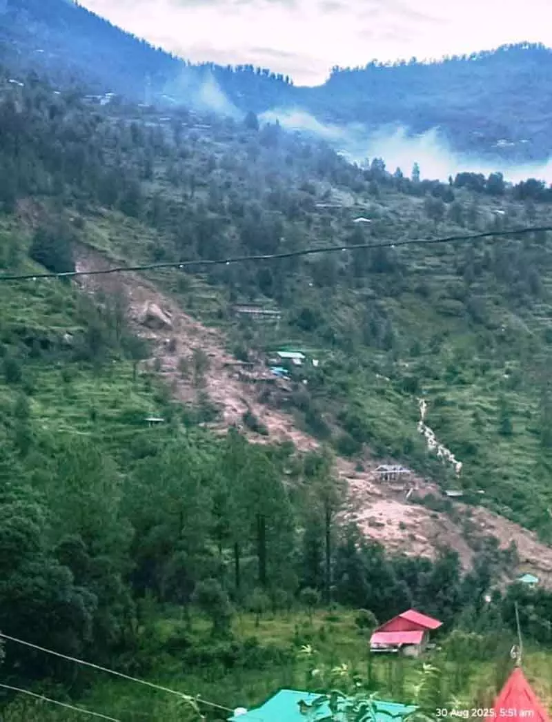 Himachal में भारी बारिश के कारण 842 सड़कें वाहन चालकों के लिए बंद Himachal में भारी बारिश के कारण 842 सड़कें वाहन चालकों के लिए बंद