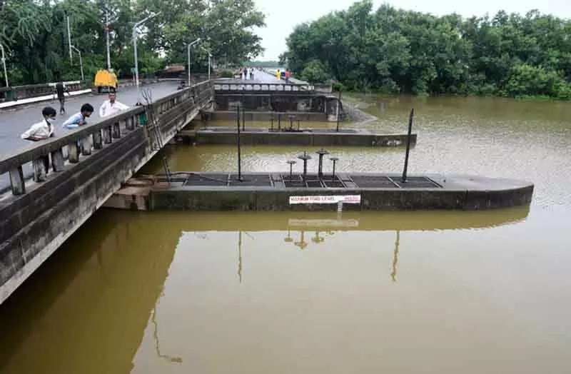 Chandigarh: मुख्य अभियंता ने सुखना झील की स्थिति की समीक्षा की Chandigarh: मुख्य अभियंता ने सुखना झील की स्थिति की समीक्षा की