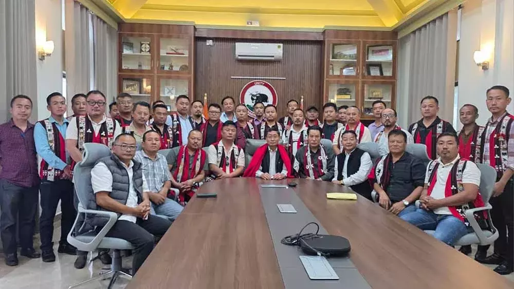 Nagaland : एओ लानूर तेलोंगजेम ने सेंटियांजर से मुलाकात की Nagaland : एओ लानूर तेलोंगजेम ने सेंटियांजर से मुलाकात की
