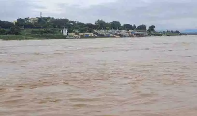 Bhadrachalam: गोदावरी का जलस्तर घटा, बाढ़ की दूसरी चेतावनी वापस Bhadrachalam: गोदावरी का जलस्तर घटा, बाढ़ की दूसरी चेतावनी वापस