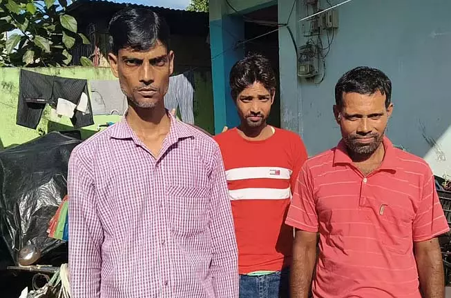 पुलिस पर मुर्शिदाबाद के तीन प्रवासी श्रमिकों को परेशान करने का आरोप पुलिस पर मुर्शिदाबाद के तीन प्रवासी श्रमिकों को परेशान करने का आरोप