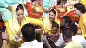 Sunny Leone: परिवार संग गणपति बप्पा को किया नमन Sunny Leone: परिवार संग गणपति बप्पा को किया नमन