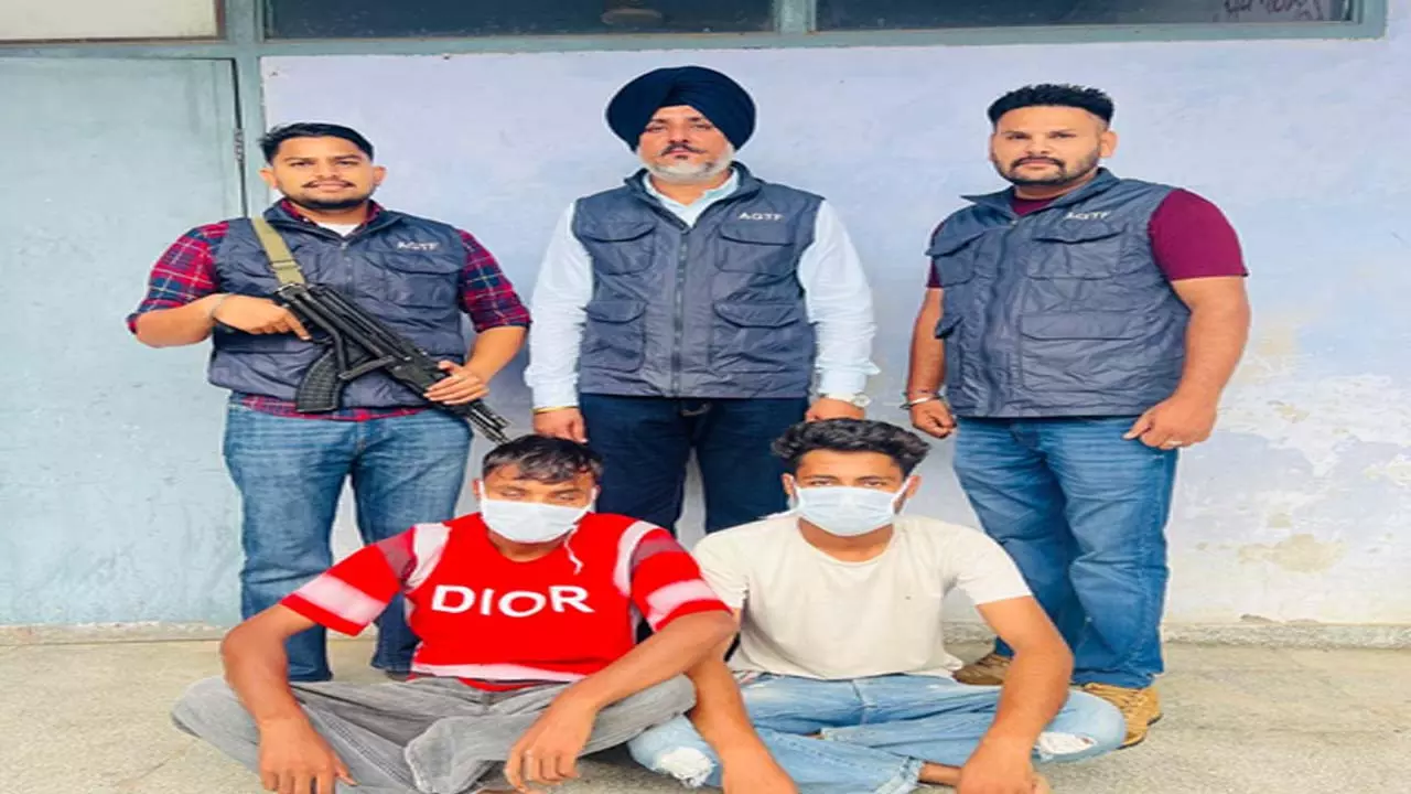 Punjab पुलिस को बड़ी सफलता, दो शातिर गिरफ्तार, तीन हथियार बरामद Punjab पुलिस को बड़ी सफलता, दो शातिर गिरफ्तार, तीन हथियार बरामद