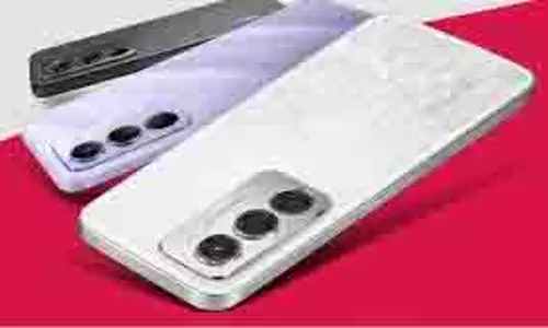 Redmi 15 5G: भारत में लॉन्च, 7000mAh की बैटरी और 50MP कैमरा Redmi 15 5G: भारत में लॉन्च, 7000mAh की बैटरी और 50MP कैमरा