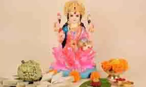 Mahalaxmi Vrat 2025: 16 दिवसीय महालक्ष्मी व्रत आज से होंगे शुरू, राशि अनुसार जरूर कर लें उपाय Mahalaxmi Vrat 2025: 16 दिवसीय महालक्ष्मी व्रत आज से होंगे शुरू, राशि अनुसार जरूर कर लें उपाय
