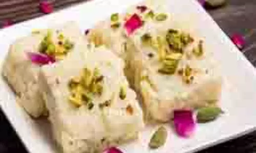 Recipe: घर पर मिनटों में बनाएं सॉफ्ट और दानेदार बर्फी