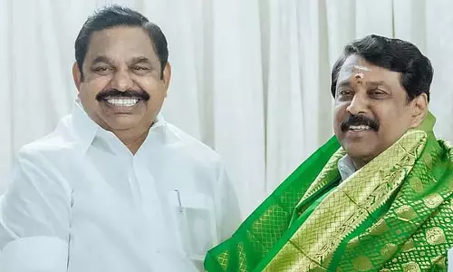 मुख्यमंत्री की विदेश यात्रा: विपक्षी दलों ने की आलोचना मुख्यमंत्री की विदेश यात्रा: विपक्षी दलों ने की आलोचना