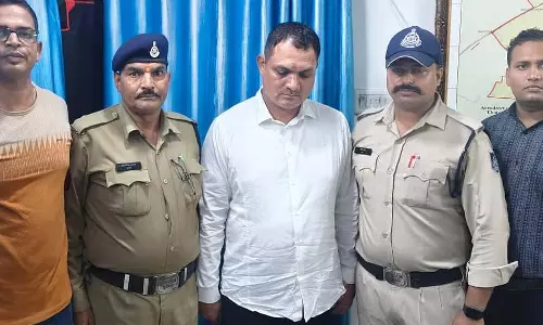 Indore : कांग्रेस पार्षद अनवर कादरी फरार रहते हुए दूसरी पत्नी के साथ नेपाल में रहे