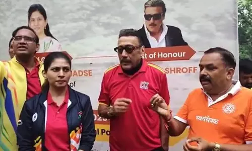 संडे ऑन साइकिल: अभिनेता जैकी श्रॉफ ने दिया हर रविवार साइकिल चलाने का संदेश
