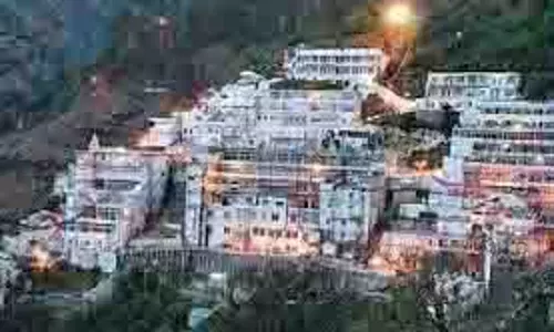 Vaishno Devi: यात्रा रोकी गई, हजारों लोग बेघर Vaishno Devi: यात्रा रोकी गई, हजारों लोग बेघर