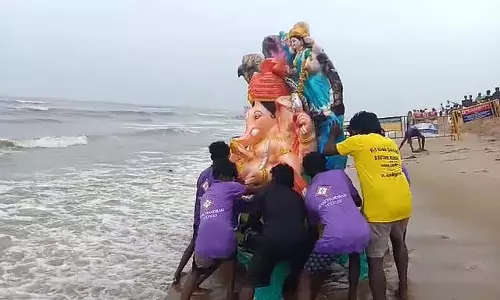 Chennai : गणेश प्रतिमाओं को पिघलाने का काम शुरू, कड़ी सुरक्षा Chennai : गणेश प्रतिमाओं को पिघलाने का काम शुरू, कड़ी सुरक्षा