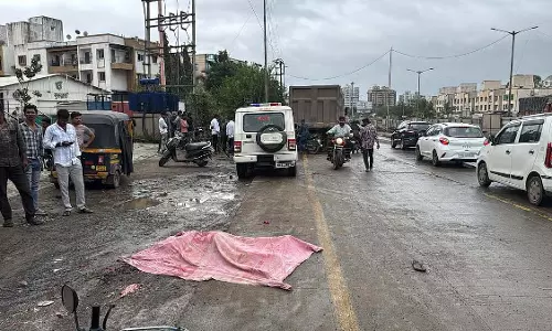भारी वाहनों पर प्रतिबंध के बीच पुणे के देहू रोड इलाके में डम्पर दुर्घटना में दोपहिया सवार की मौत