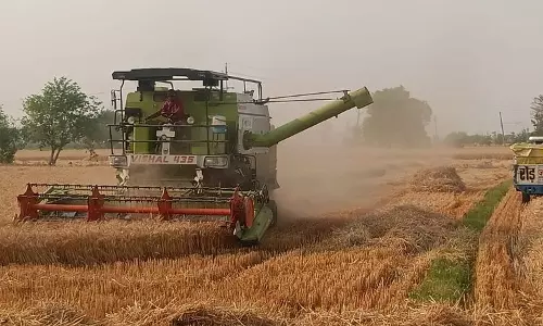 खेतों में आग लगने की घटनाओं को रोकने के लिए कंबाइन हार्वेस्टरों के लिए पुआल प्रबंधन प्रणाली अनिवार्य