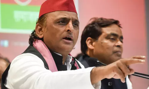 अखिलेश का तंज, चीन पर निर्भरता से उद्योगों पर संकट