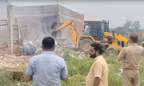 पटाखा फैक्ट्री में विस्फोट से 2 लोगों की मौत, इलाके में हड़कंप पटाखा फैक्ट्री में विस्फोट से 2 लोगों की मौत, इलाके में हड़कंप