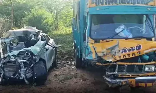 Ramanathapuram के पास कार-लॉरी की टक्कर में एक ही परिवार के 4 लोगों की मौत