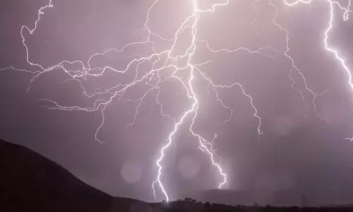 Odisha : अंगुल में खेत में बिजली गिरने से महिला की मौत