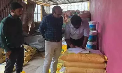 कालाबाजारी के आरोपों के बीच Ganjam में छापेमारी में 62 बैग जब्त