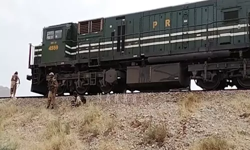 Pakistan: बलूचिस्तान सरकार के लंबे प्रतिबंधों को मौलिक अधिकारों पर आघात माना जा रहा
