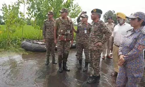 सेना कमांडर ने पंजाब और जम्मू में बाढ़ राहत कार्यों की समीक्षा की सेना कमांडर ने पंजाब और जम्मू में बाढ़ राहत कार्यों की समीक्षा की