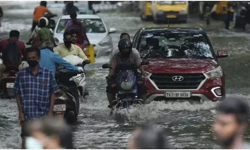 Chennai में बादल फटने से भारी बारिश Chennai में बादल फटने से भारी बारिश