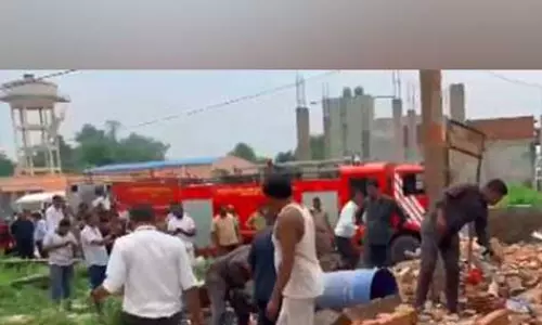 Lucknow पटाखा फैक्ट्री में विस्फोट से दो की मौत, 5 घायल Lucknow पटाखा फैक्ट्री में विस्फोट से दो की मौत, 5 घायल