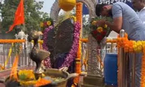 शनि शिंगणापुर: भगवान शनिदेव शिला रूप में प्रकट शनि शिंगणापुर: भगवान शनिदेव शिला रूप में प्रकट