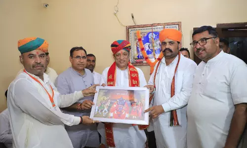 Jaipur : देवस्थान मंत्री ने किए बाबा रामदेव जी की समाधि के दर्शन Jaipur : देवस्थान मंत्री ने किए बाबा रामदेव जी की समाधि के दर्शन