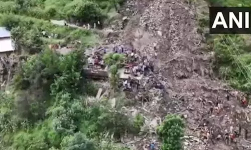 J&K बादल फटने की घटना: हवाई फुटेज में रामबन में तबाही दिखाई गई J&K बादल फटने की घटना: हवाई फुटेज में रामबन में तबाही दिखाई गई