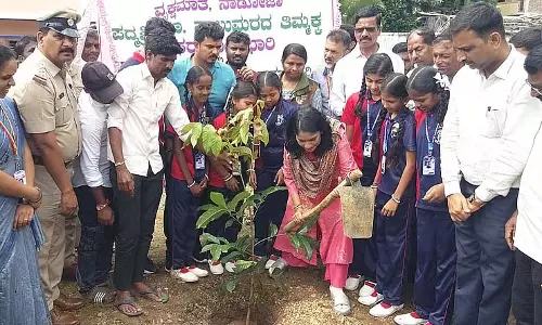 सालूमारा के थिमक्का से माफी मांगे जिला प्रशासन: DC Lathakukumari सालूमारा के थिमक्का से माफी मांगे जिला प्रशासन: DC Lathakukumari