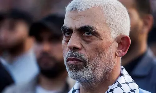 Hamas ने अपने सैन्य नेता मोहम्मद सिनवार की मौत की पुष्टि की Hamas ने अपने सैन्य नेता मोहम्मद सिनवार की मौत की पुष्टि की