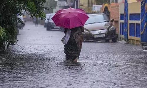 Chennai में बादल फटने से भारी बारिश Chennai में बादल फटने से भारी बारिश