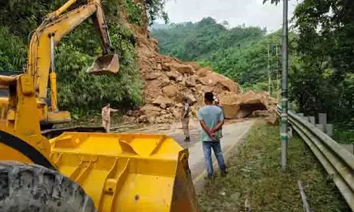 बारिश से बीपोंग बाजार जलमग्न; BCT सड़क अवरुद्ध