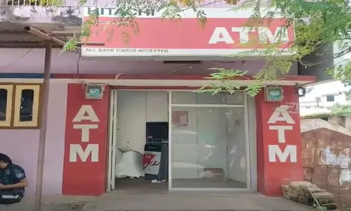 एटीएम में तोड़फोड़, कैश निकालने में असफल रहे बदमाश एटीएम में तोड़फोड़, कैश निकालने में असफल रहे बदमाश